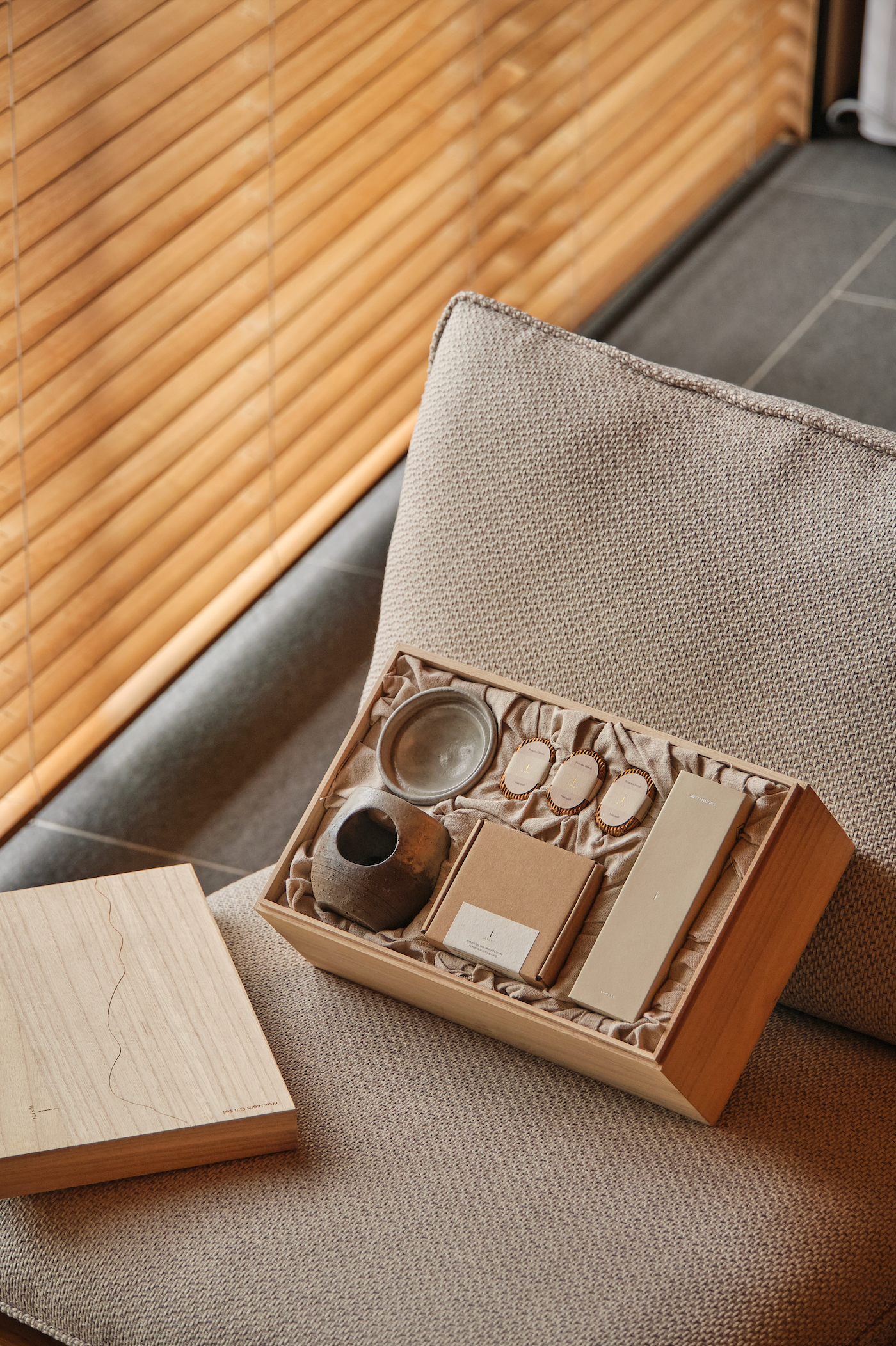 Ashscape Japanese Shigaraki Handcrafted Wax melt gift set